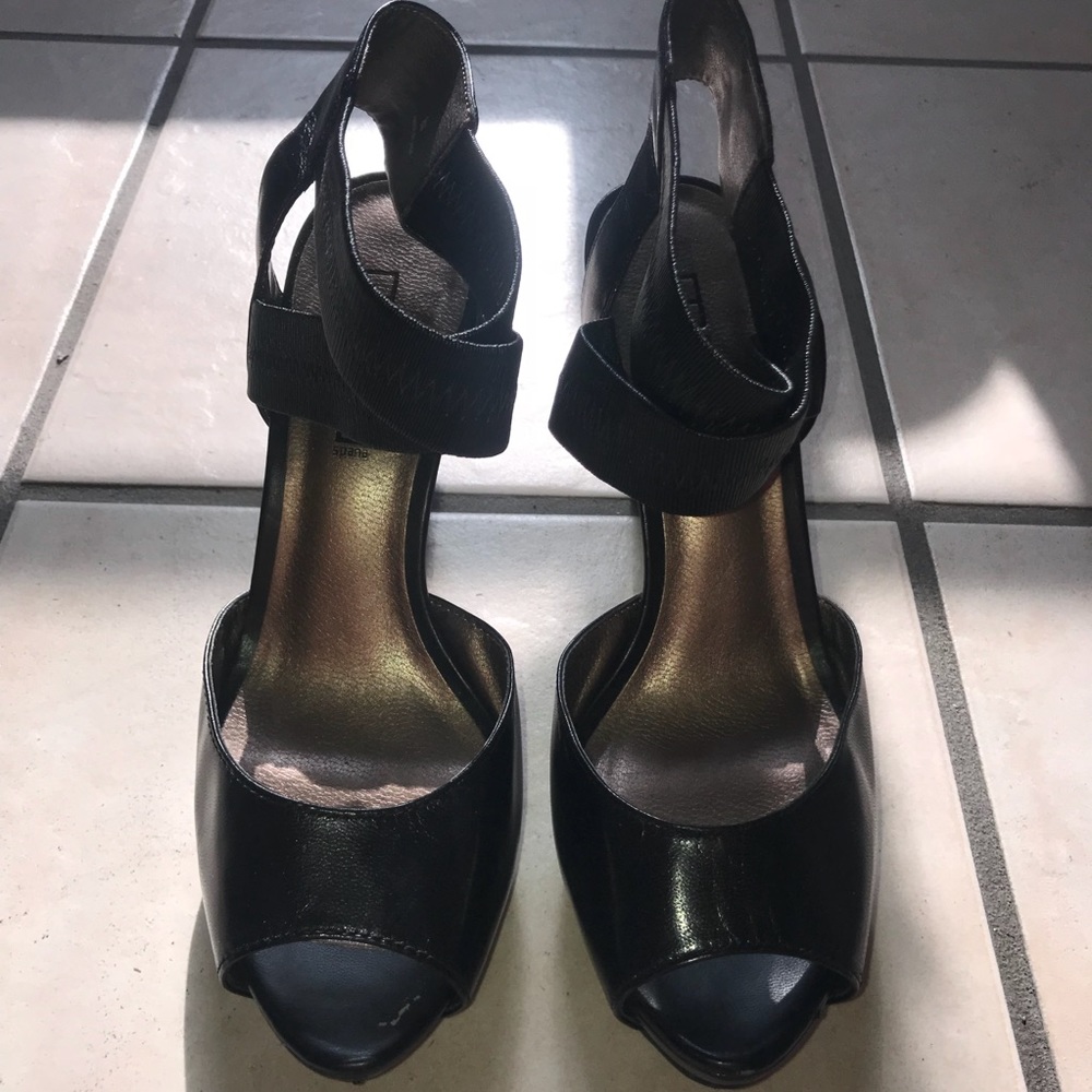 Moda Black Heels - Picture 3 of 5